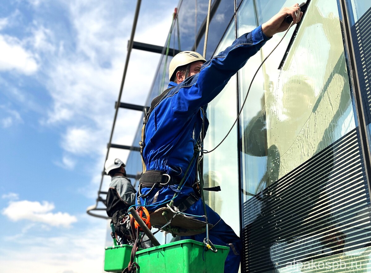 как мыть панорамные окна