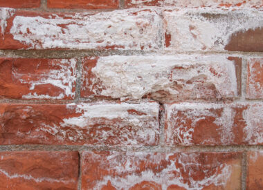 Что такое водный камень и высолы, как их убрать