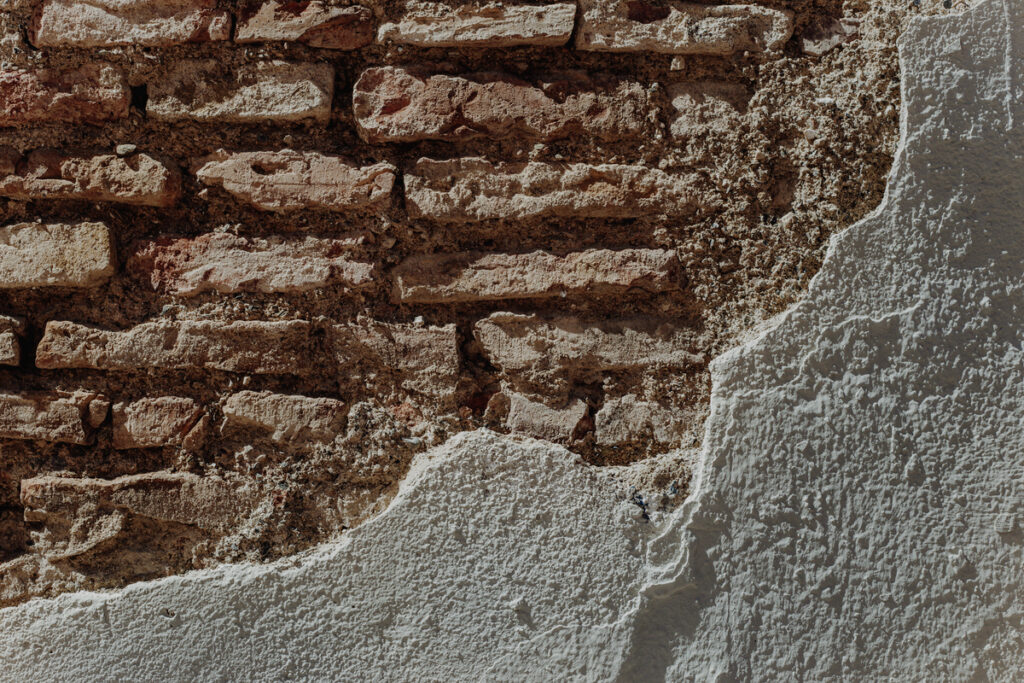 Дефекты фасада и способы их устранения